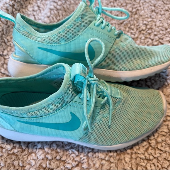 Nike Shoes - Nike size 8